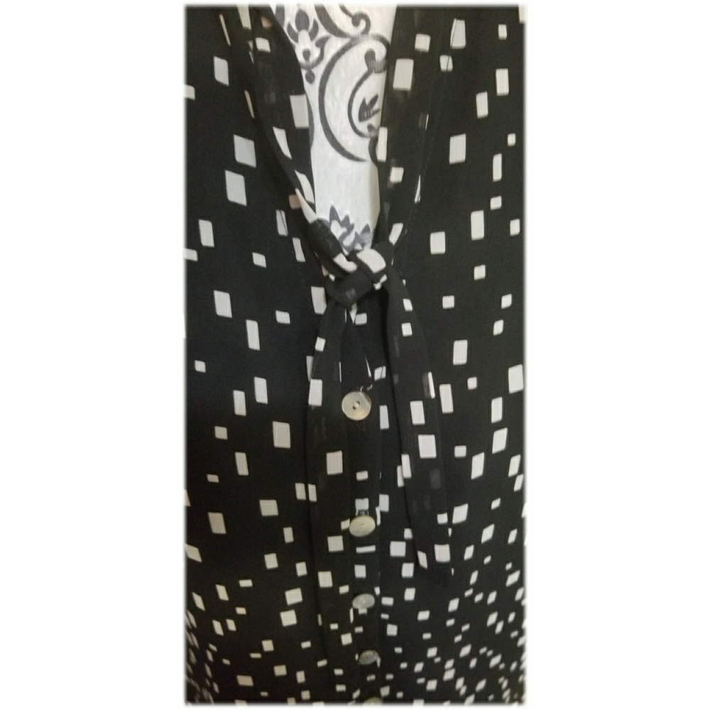 Black and White Button down Sleeveless Top - Picture 3 of 4
